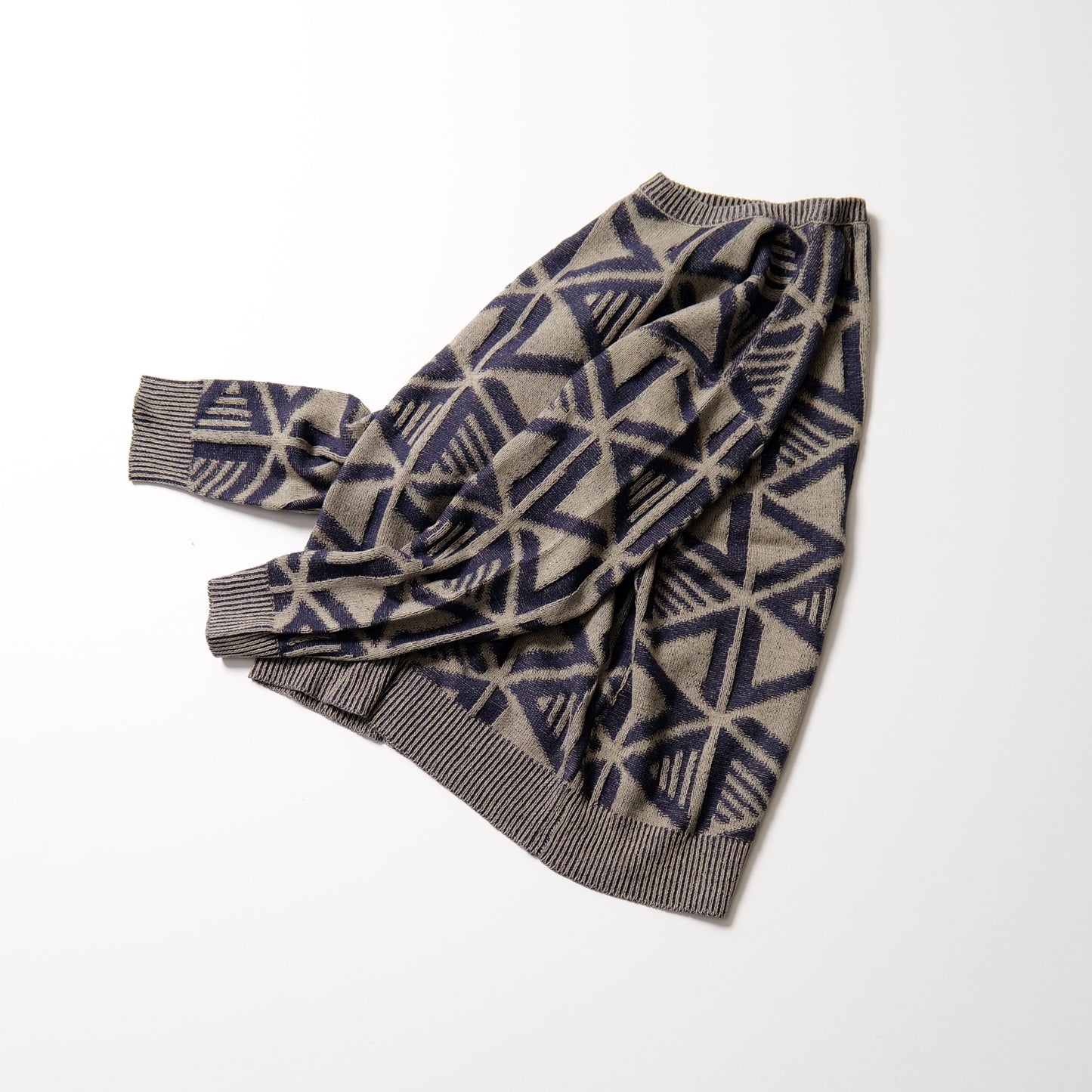 geometric crew knit -navy-