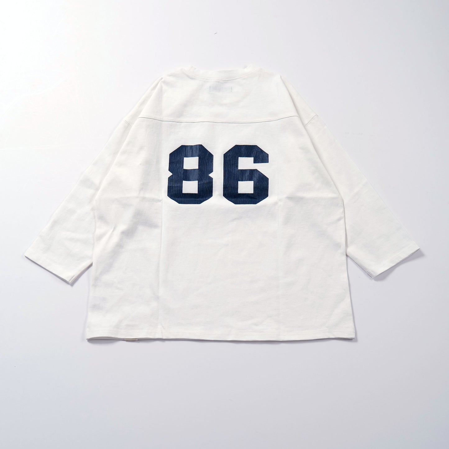 crack rubber football Tee -white-